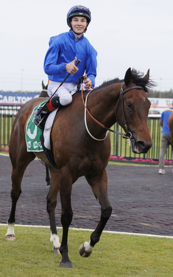 Rising star Zac Lloyd brings Athelric back to scale (image Steve Hart)