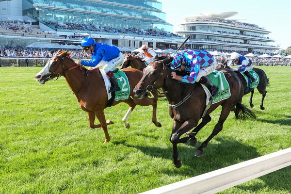 What a sight! Cascadian nails Pride Of Jenni (image George Sal/Racing Photos)