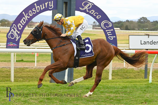 Dawn Service breaks his maiden (image Bradley Photographers)