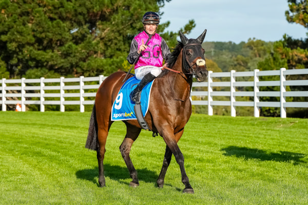 Off to the Caulfield Cup (image Racing/Photos)