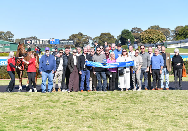 Humble Trader makes his owners happy! image Racing Photos