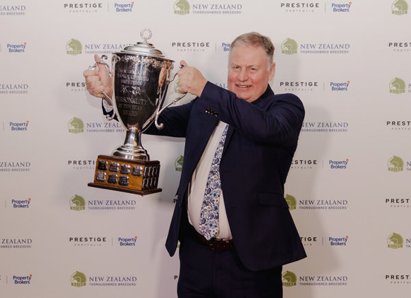 Rich Hill Stud’s John Thompson receives the Entain NZTBA Personality of the Year award Photo: Christine Dawkins