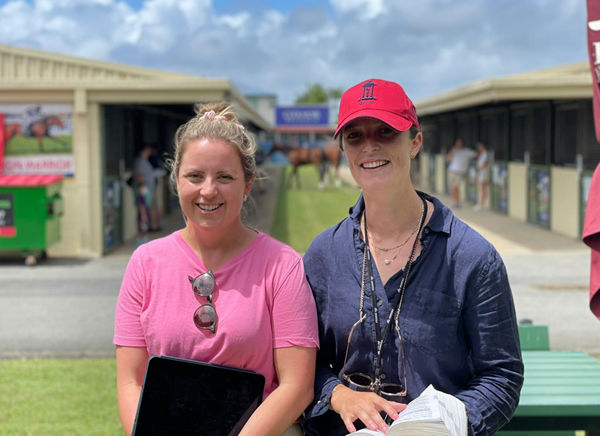 Lizzie Jelfs and Annabel Neasham are at the Gold Coast chasing future star racehorses! 