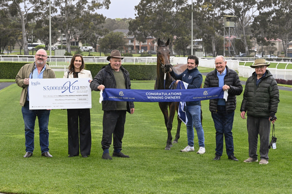 Sanctified makes his owners happy - image Bradley Photography