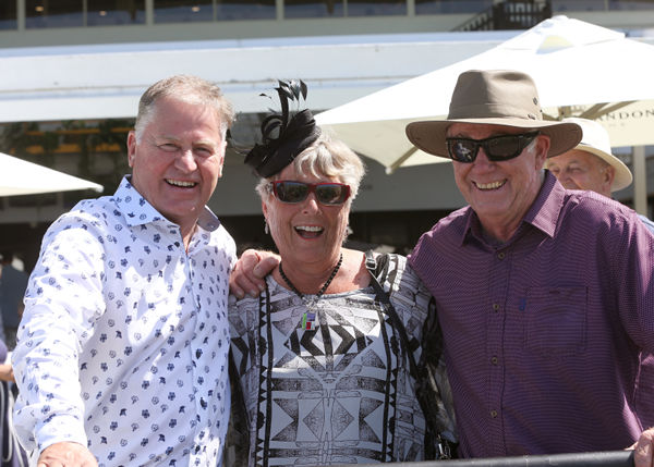 Rich Hill Stud principal John Thompson (left) with Corrine and Ross Kearney. Photo: Trish Dunell