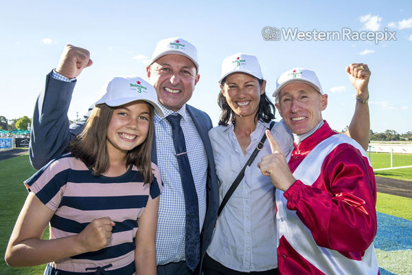 Grant and Alana Williams celebrate with daughter Tahni and jockey Willie Pike (image Western Racepix)