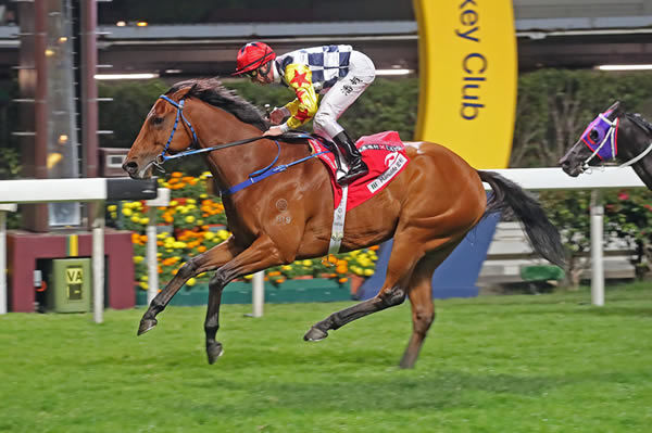 Amazing Star competed a winning hat-trick at Happy Valley on Wednesday night