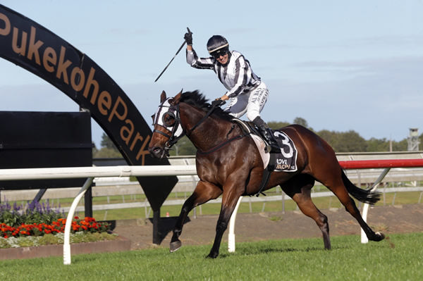 Belclare is out on her own at the finish of the Gr.1 New Zealand Thoroughbred Breeders’ Stakes (1600m) Photo: Trish Dunell