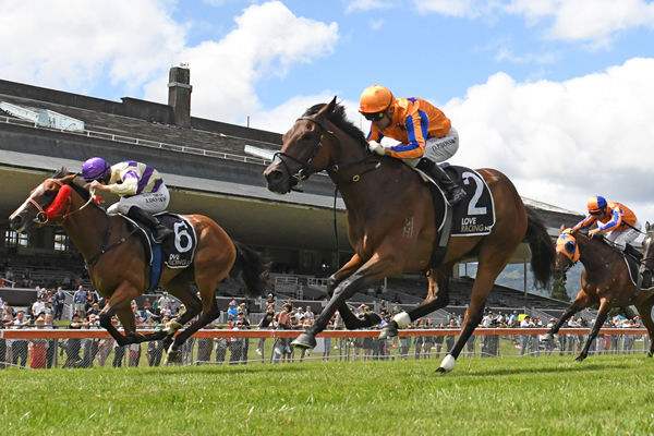 Cognito gets the better of Duncan Creek (wide) at the finish of the Gr.2 Life Edition Wellington Guineas (1400m)  Photo Credit: Race Images- Peter Rubery
