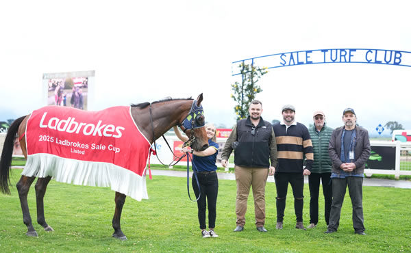 El Rocko and his happy owners - image Racing Photos
