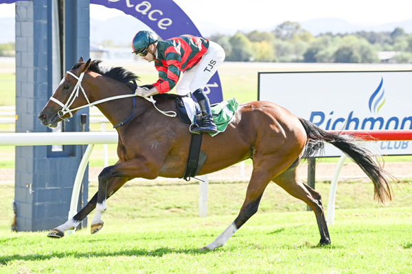 Full Hao opens her account at Hawkesbury - image Bradley Photography