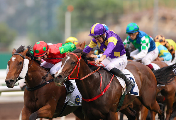Helios Express wins the G3 Sha Tin Vase - image HKJC