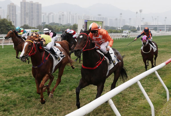 Howdeepisyourlove wins the G3 Bauhinia Sprint - image HKJC