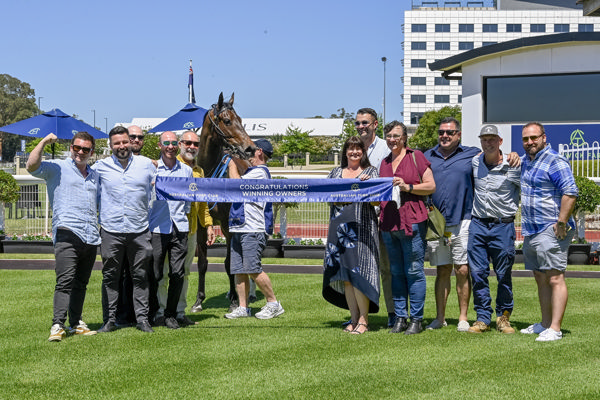 Ice Kool and some very happy connections - image Bradley Photos