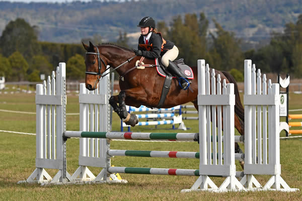 Jasmine and Pie competed at the 2016 Pony Club State Championships. 