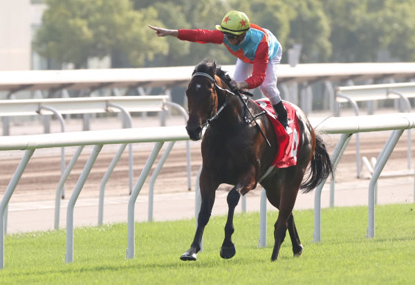 Ka Ying Rising (NZ) breaks the track record - image HKJC