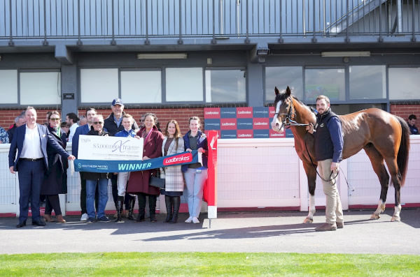 Lofty Arch and how owners celebrate - image Inglis 