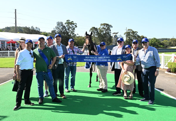 O' Ole and her happy owners! - image Steve Hart