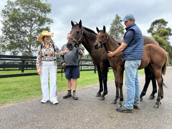 Gai Waterhouse inspecting Pelican and her filly by st Mark's Basilica (Fr).