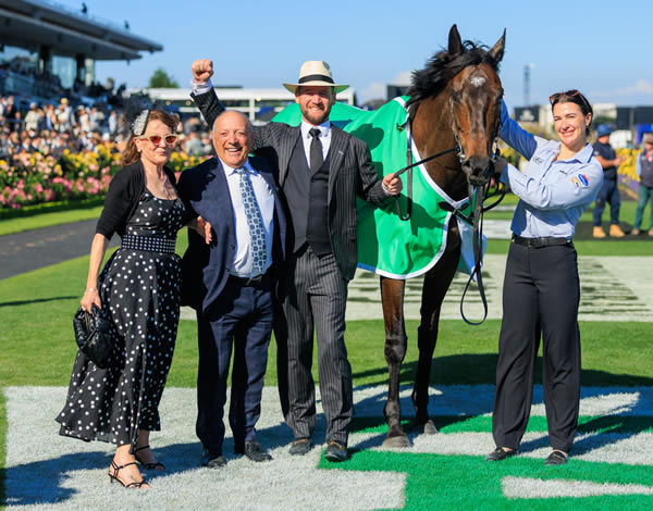 The Pride of Jenni team celebrate - image Grant Courtney