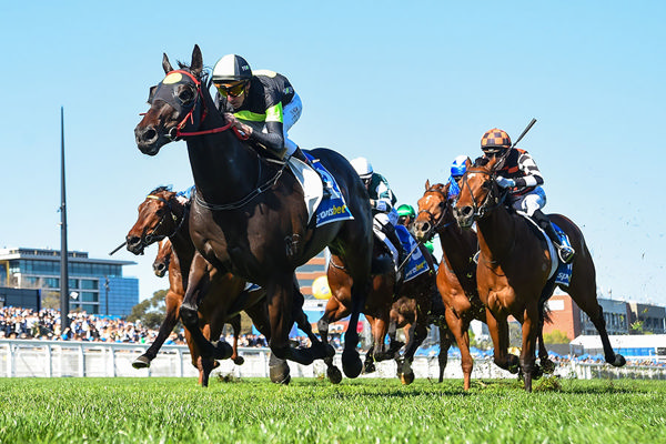 Ears Pricked As Private Eye Wins His 14th Race - Image George Sal/Racing Photos