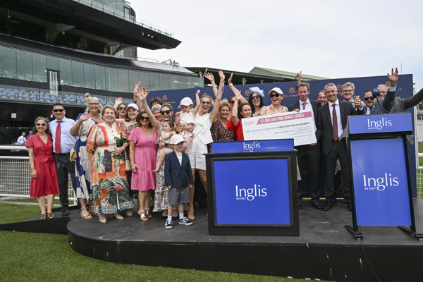 Regal Hustle owners celebrate their Pink Bonus - image Bradley Photos