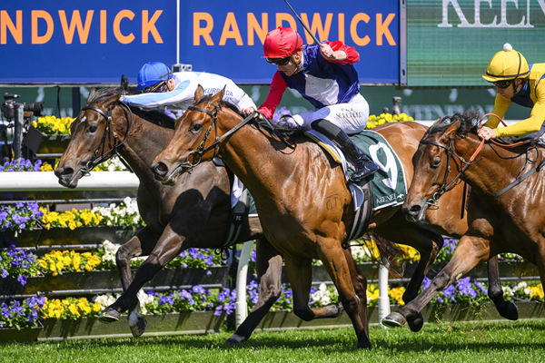 Shiki Holds Off Screen Icon To Win The G3 Gimcrack Stakes - Image Bradley Photos