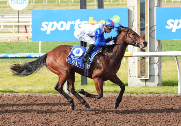 Si Si Milano salutes at Pakenham - image Scott Barbour / Racing Photos 