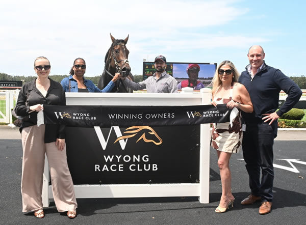 Sir Loyne and his happy connections - image Bradley Photos