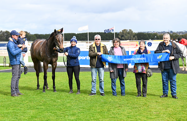 Stormbender and her owners - image Racing Photos