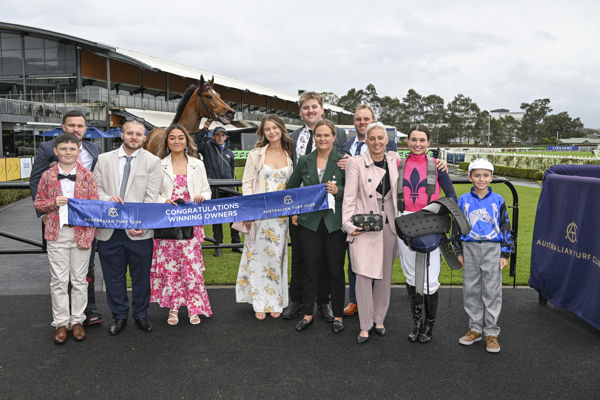 Sunshine Law and her owners celebrate - image Bradley Photography