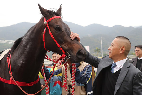 Victor the Winner and Danny Shum, who also trains Romantic Warrior - image HKJC