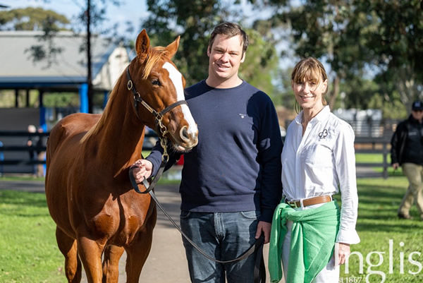 $825,000 Frankel filly pictured with purchaser James Mitchell and her breeder Cathy Hains of Burnewang North - image Inglis  